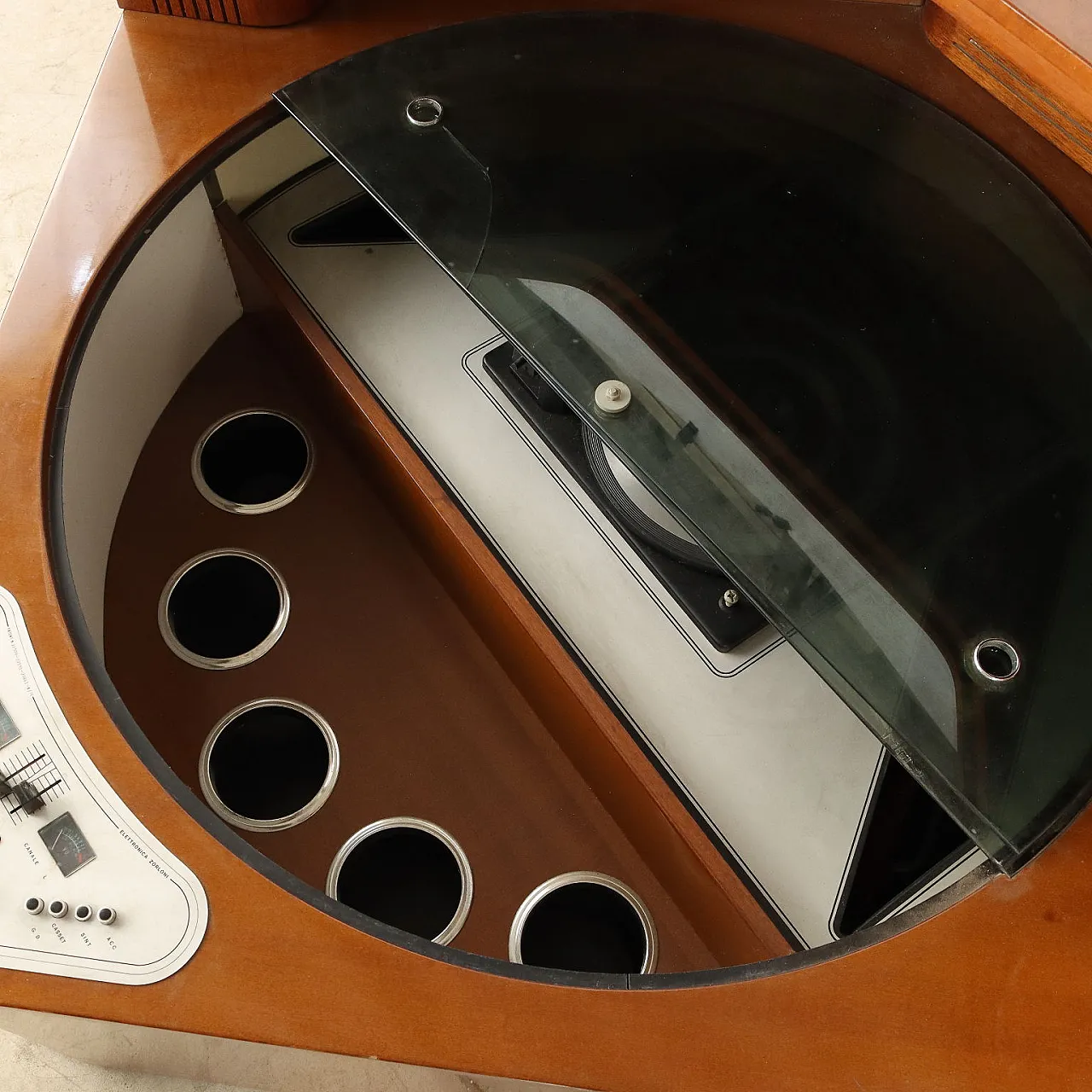 Mobile in legno impiallacciato con giradischi, anni '70 5