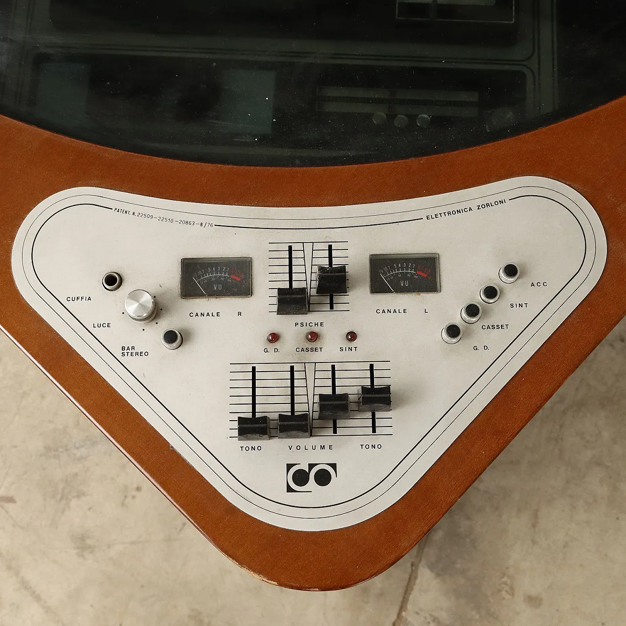 Mobile in legno impiallacciato con giradischi, anni '70 6