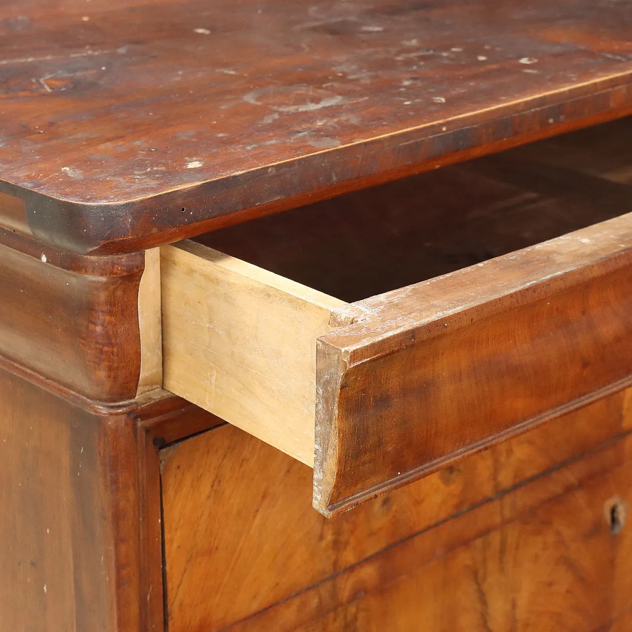 Louis Philippe chest of drawers in walnut, late 19th century 3