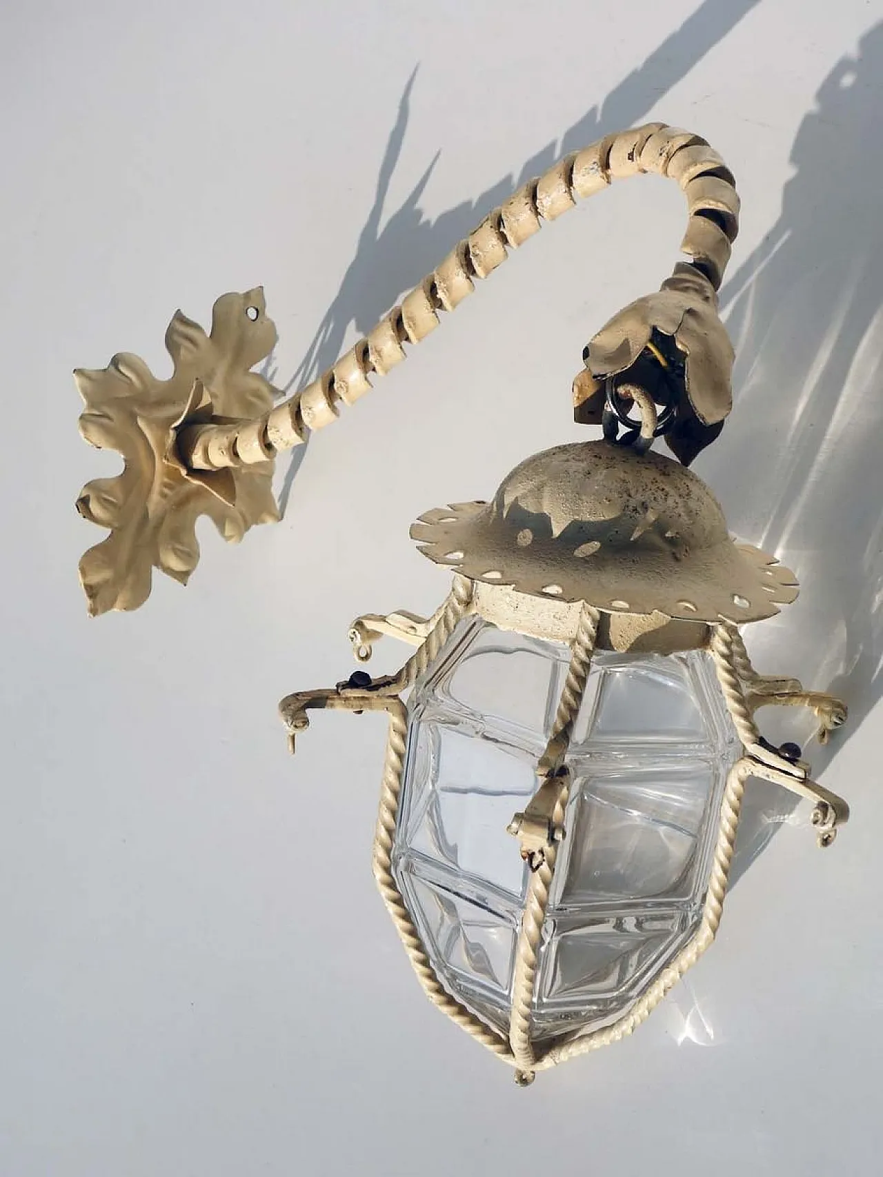 Lampada da parete Art Nouveau in ferro battuto, primo '900 1