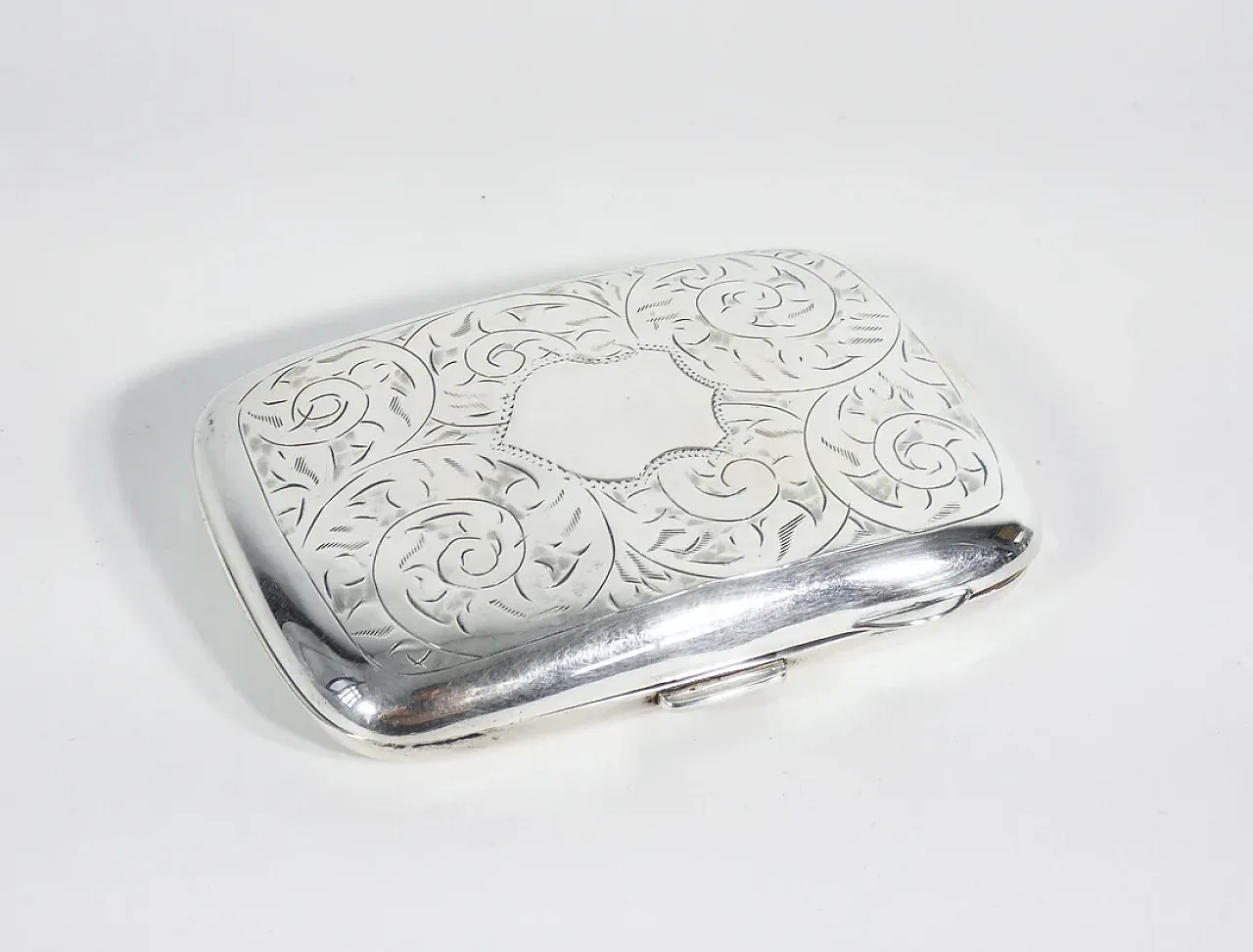 Cigarette case in silver, 1920s 1