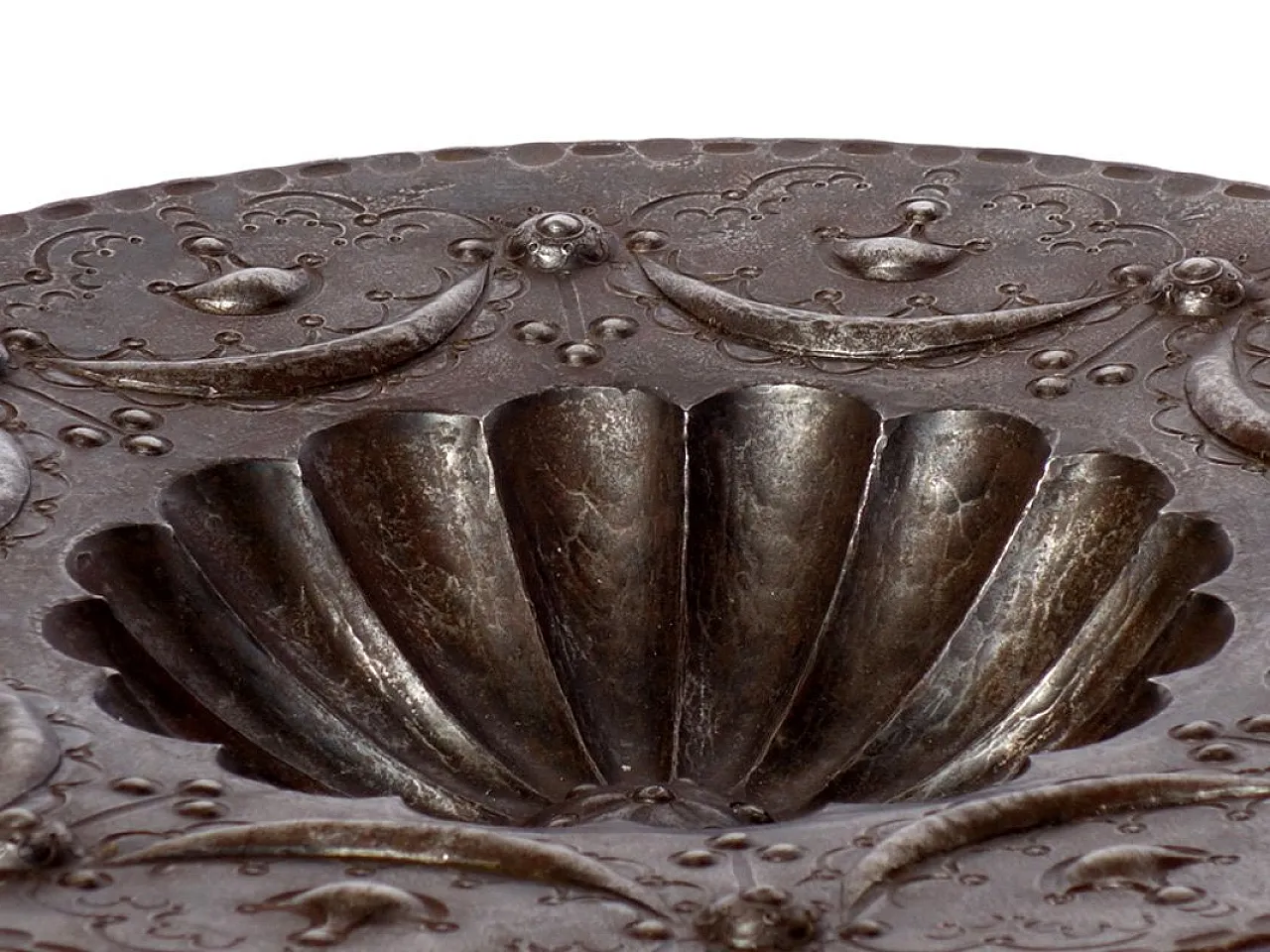 Piatto Liberty in ferro battuto di Savini, inizio '900 6