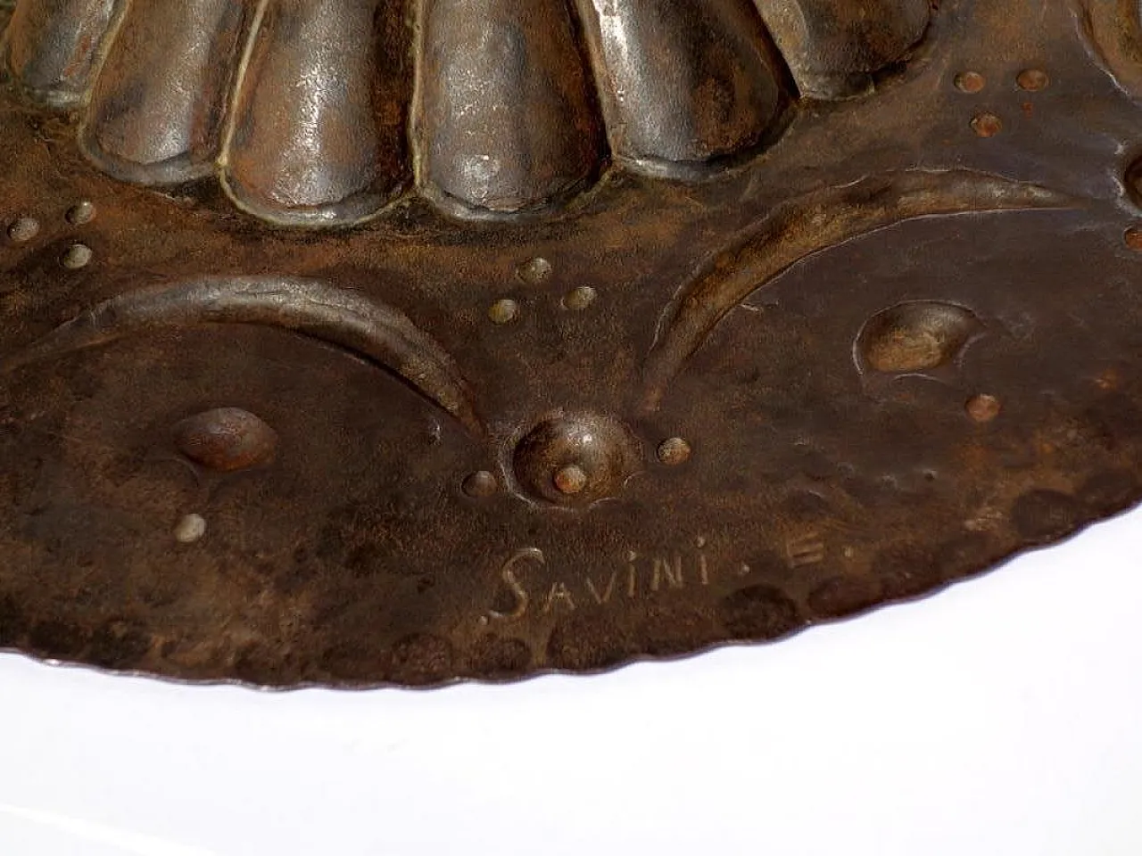 Piatto Liberty in ferro battuto di Savini, inizio '900 8