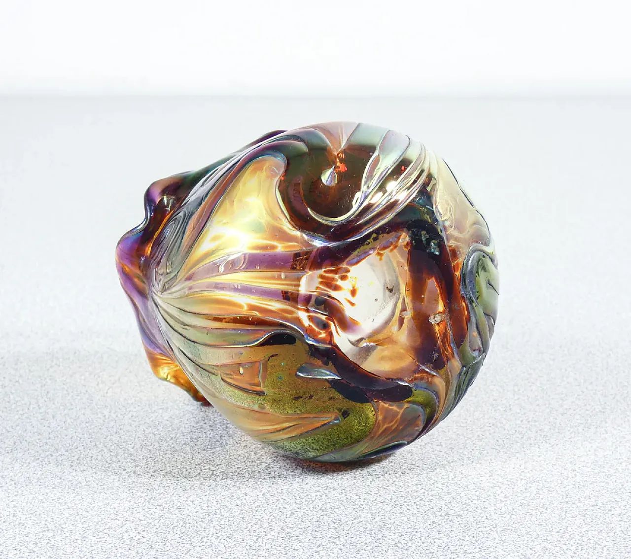 Vaso in vetro soffiato iridescente, anni '10 6