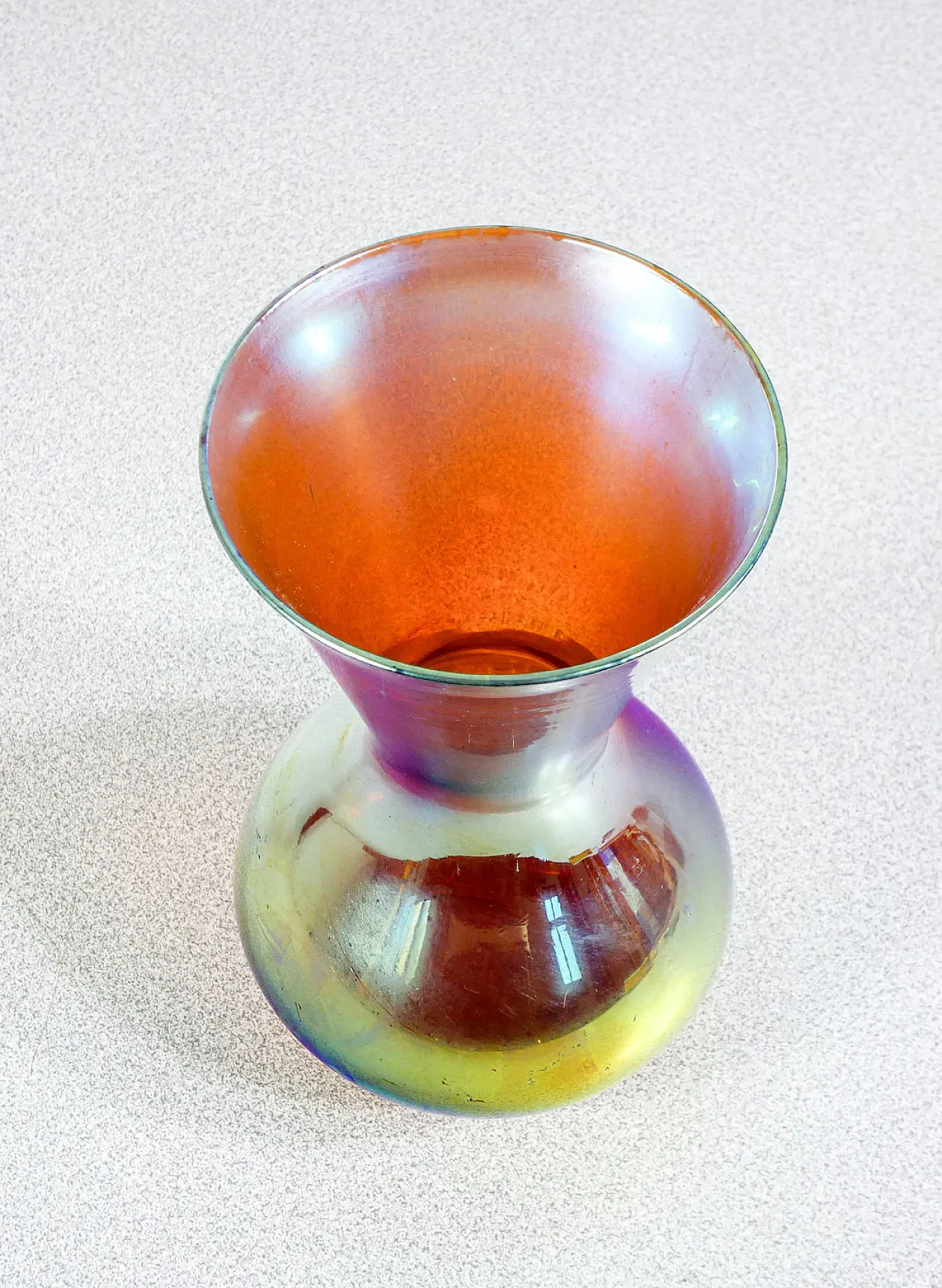 Vaso Myra in vetro soffiato iridescente, primo '900 4