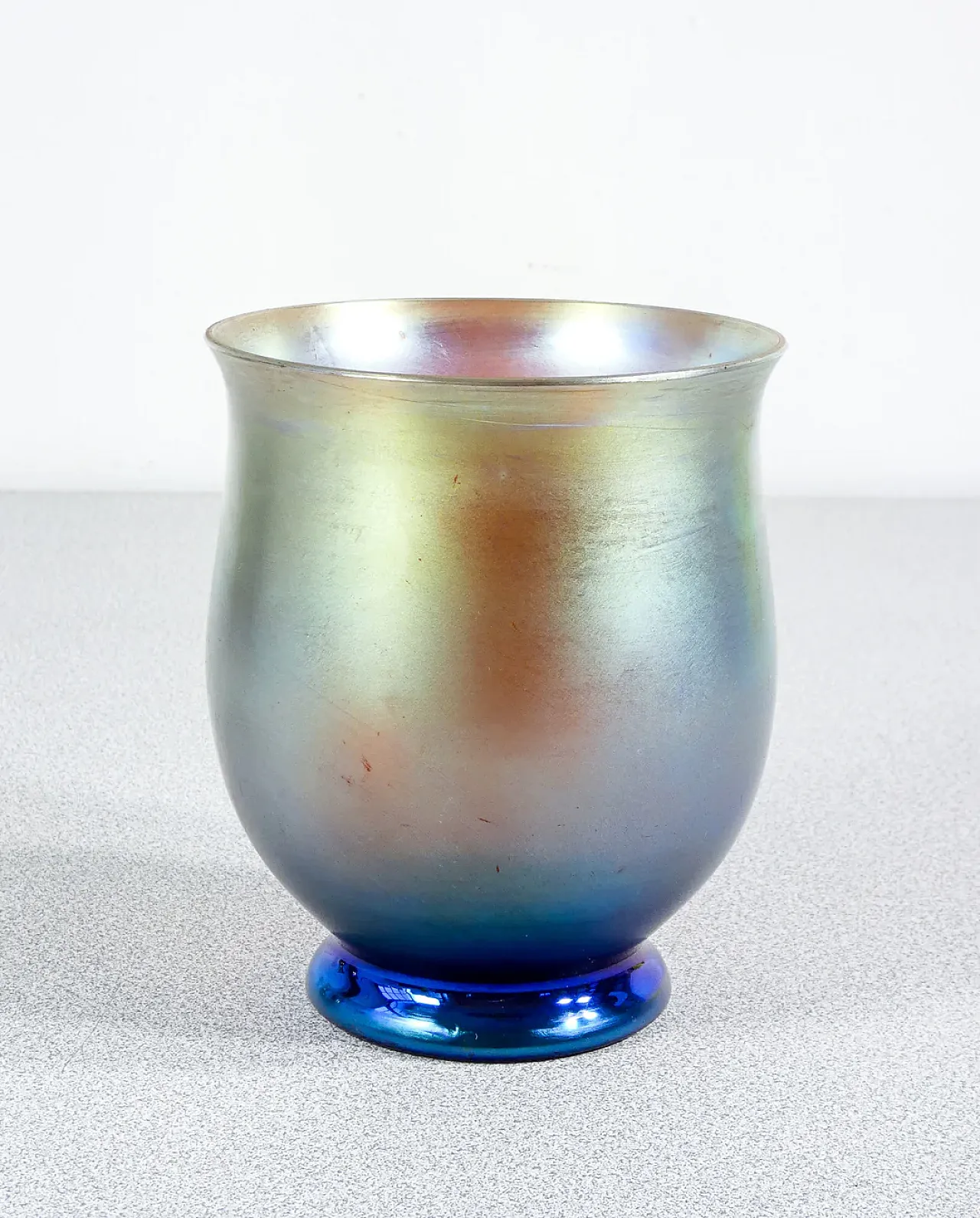 Vaso Myra in vetro soffiato iridescente, primo '900 1