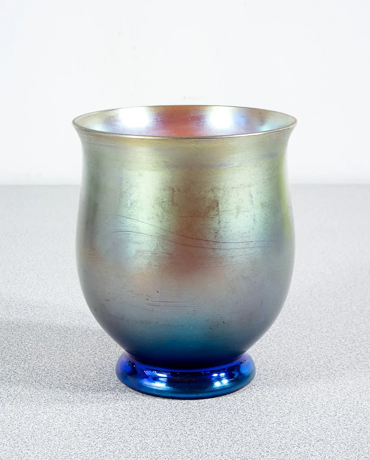 Vaso Myra in vetro soffiato iridescente, primo '900 2