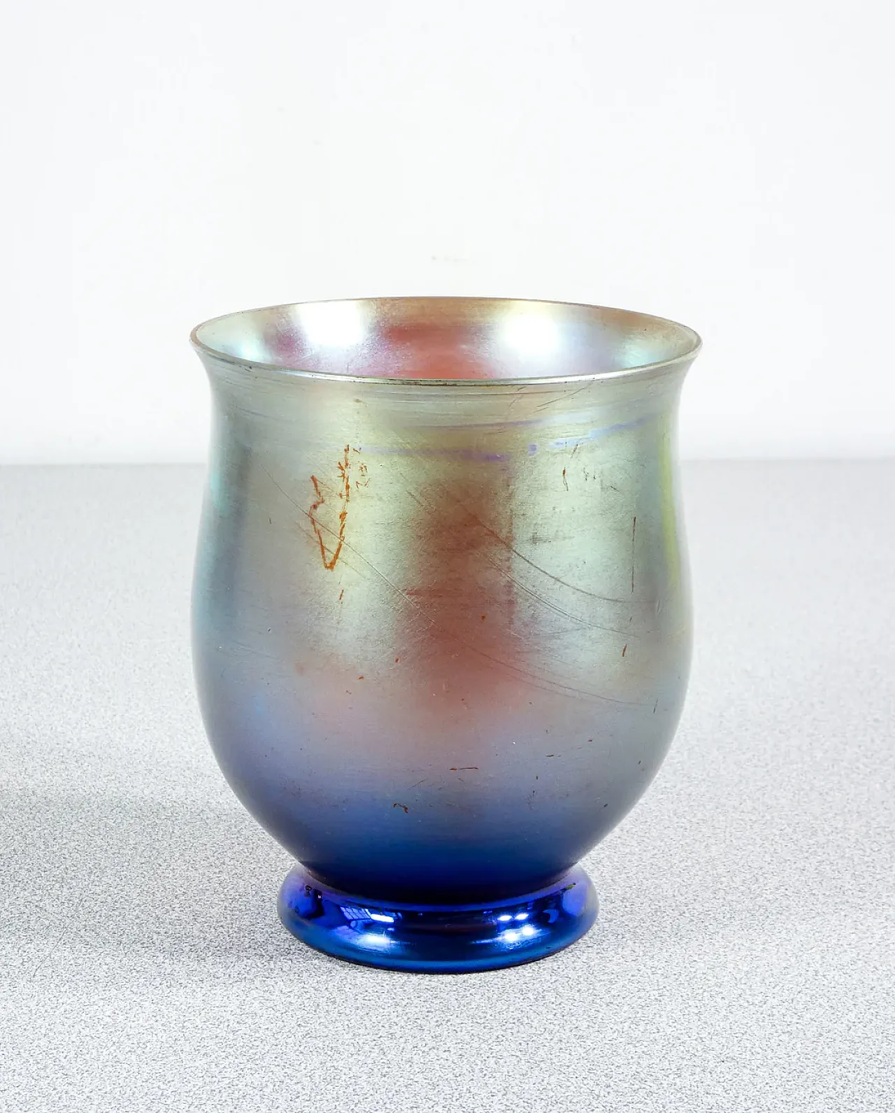 Vaso Myra in vetro soffiato iridescente, primo '900 3