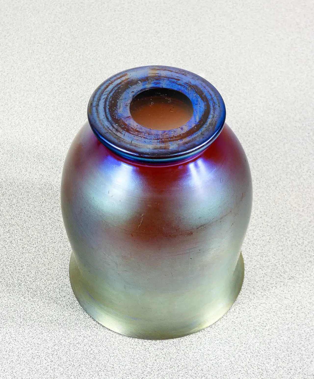 Vaso Myra in vetro soffiato iridescente, primo '900 6
