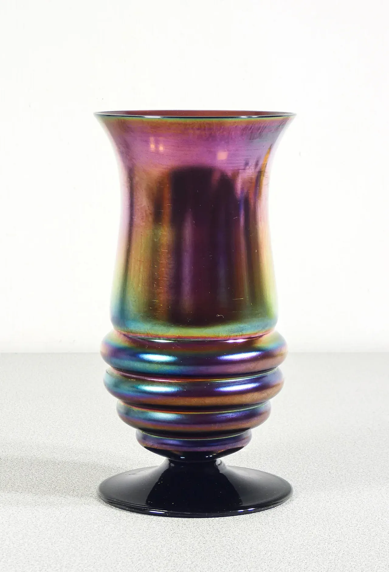 Myra vase in iridescent blown glass, early 20th century 1