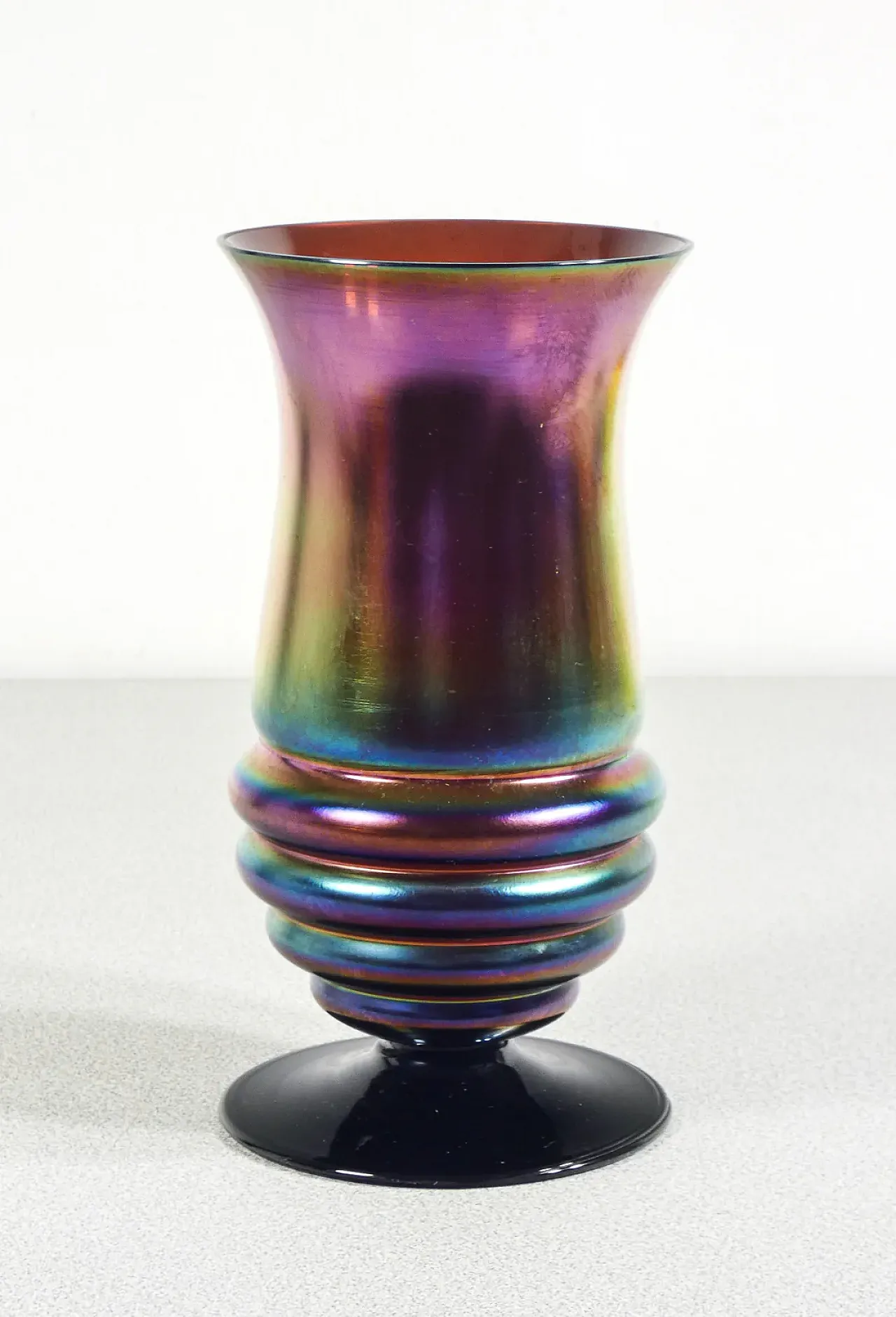 Myra vase in iridescent blown glass, early 20th century 3