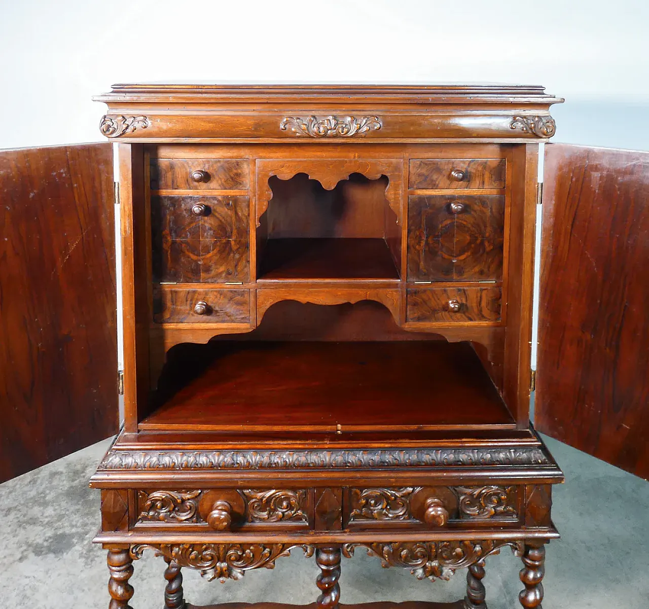Louis XIII walnut secretaire, early 20th century 6
