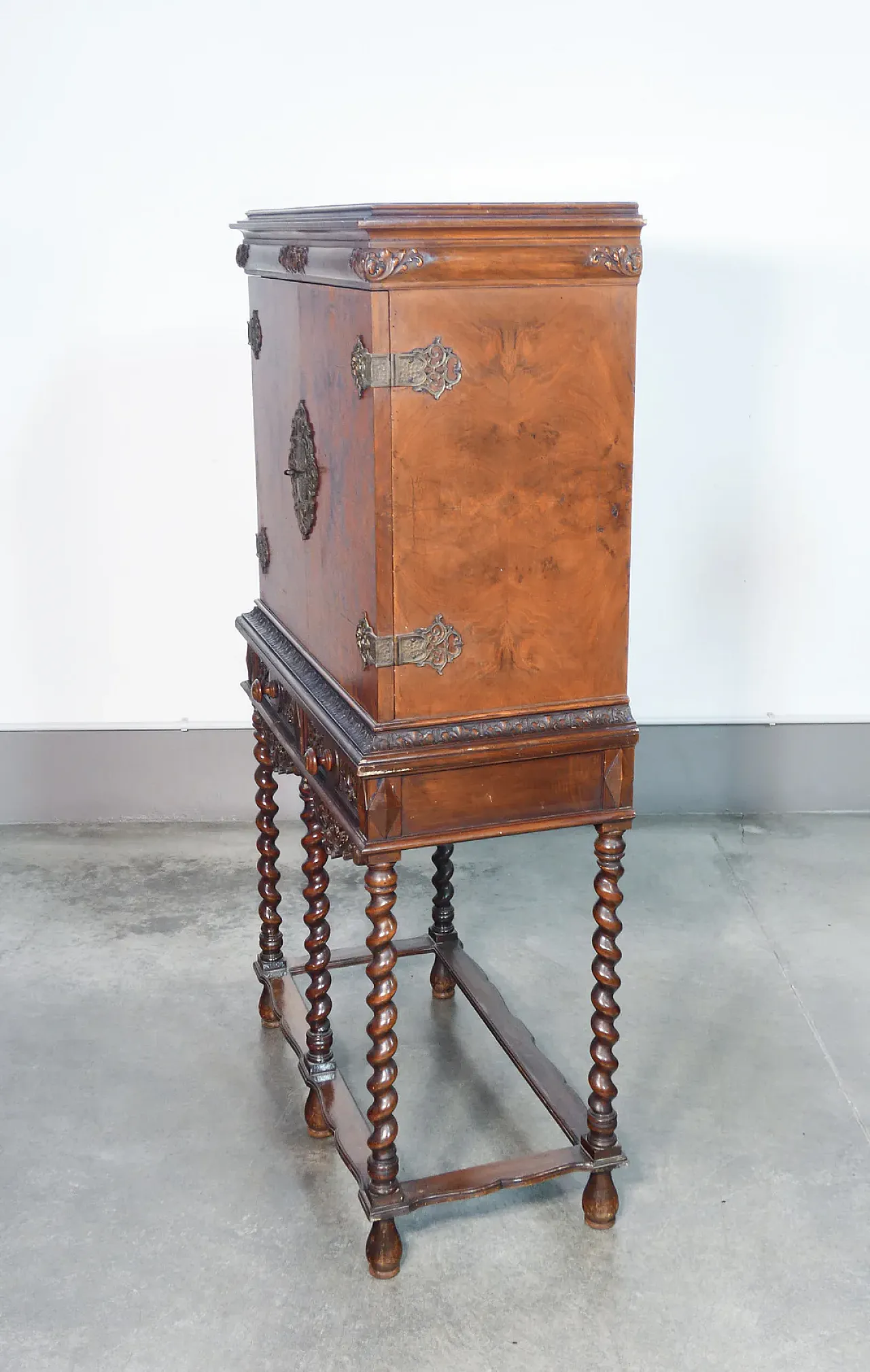 Louis XIII walnut secretaire, early 20th century 12