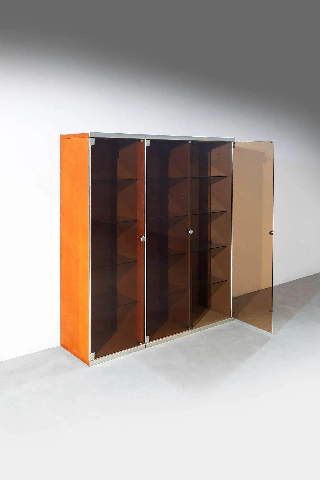 Coppia di vetrinette di Guido Faleschini per Mariani, anni '70 3