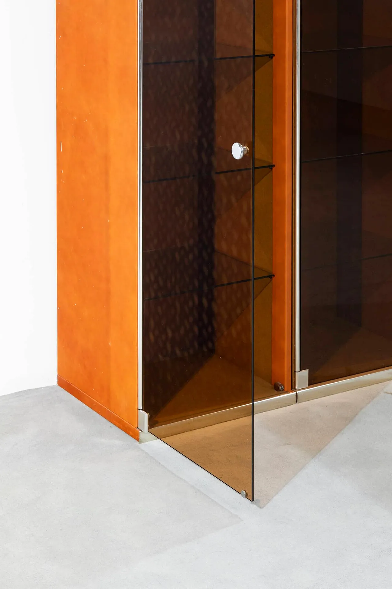 Coppia di vetrinette di Guido Faleschini per Mariani, anni '70 4