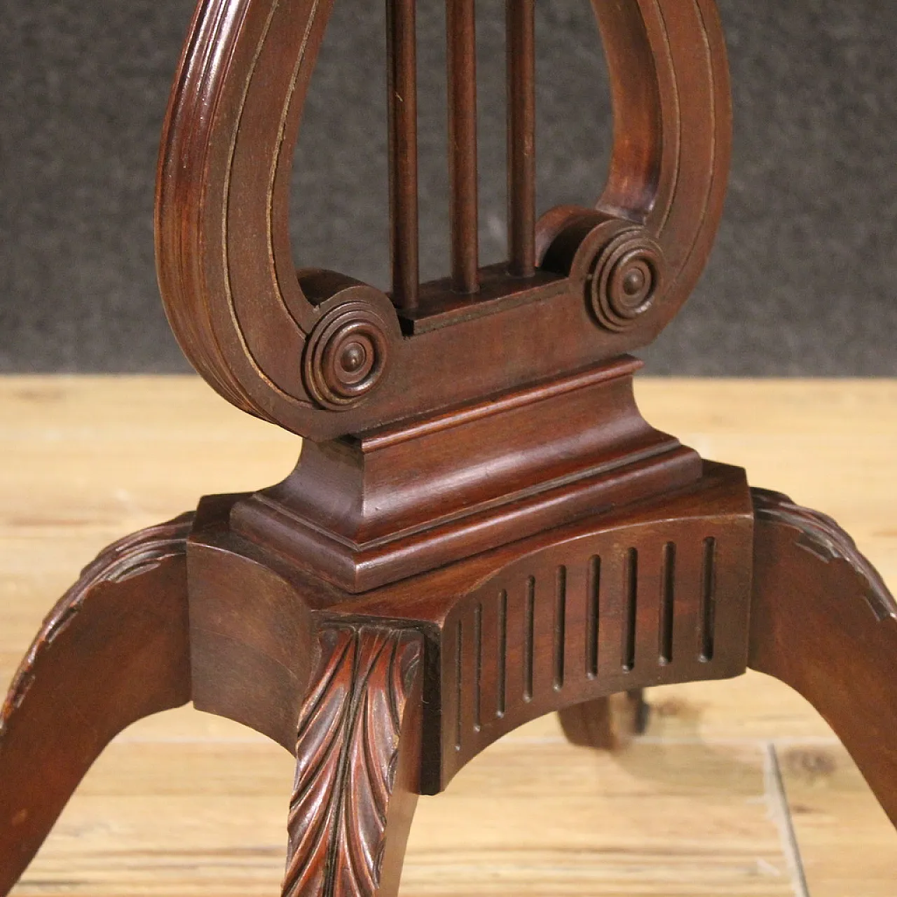 Pair of English tables with lira supports, '900 6