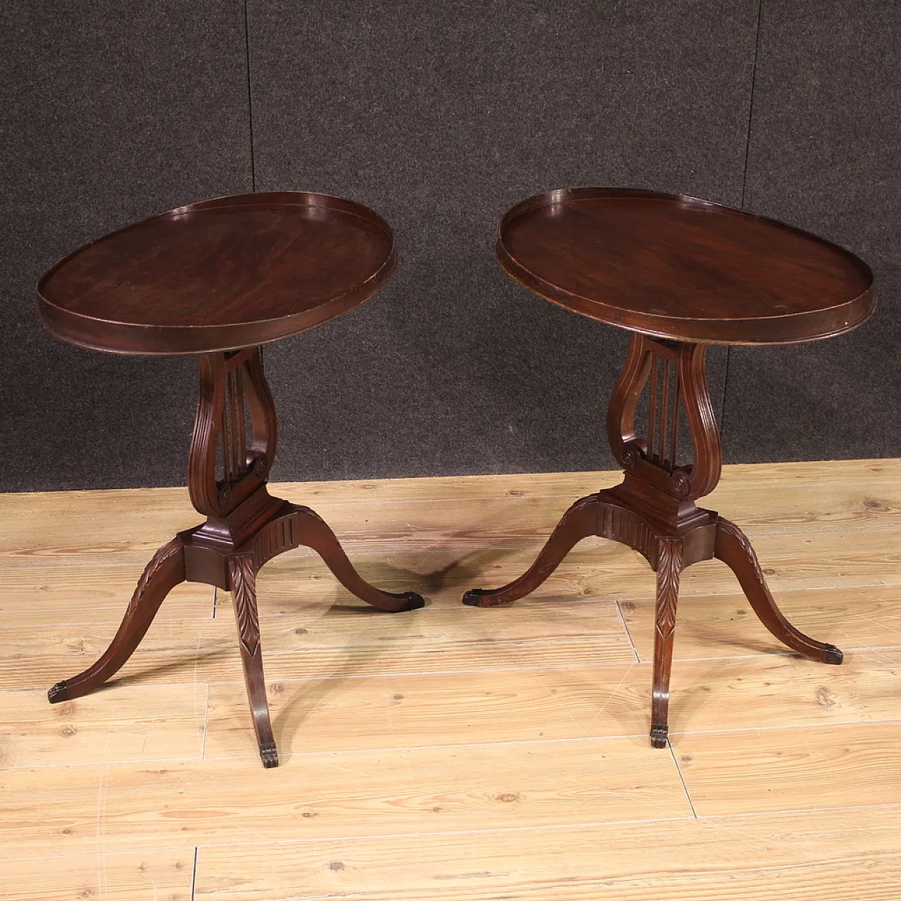 Pair of English tables with lira supports, '900 8