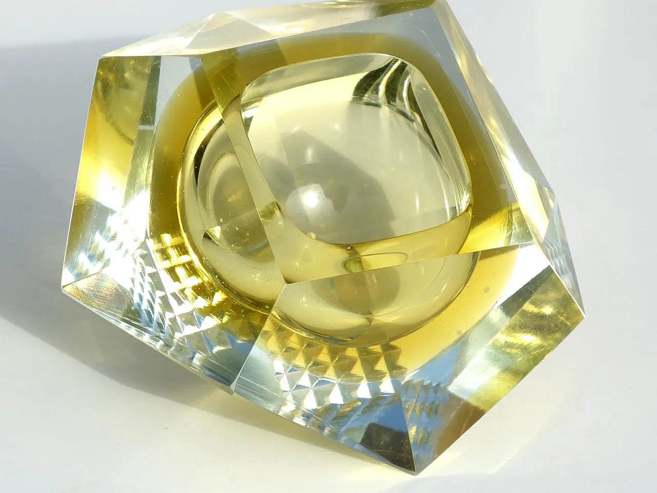 Posacenere in vetro di Murano giallo, anni '50 5
