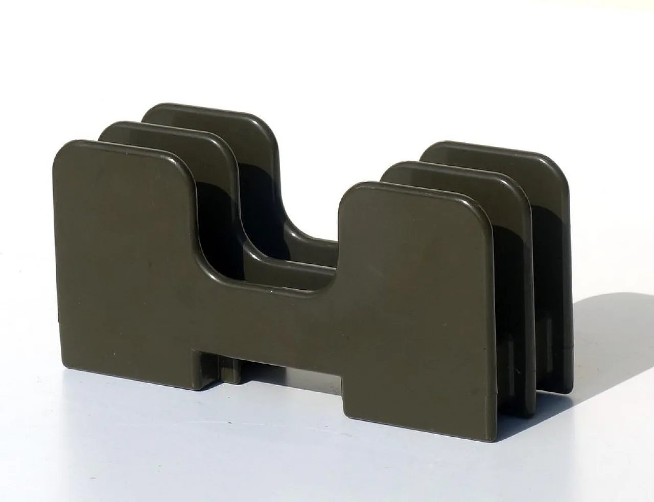 Portalettere sintetico di Ettore Sottsass per Olivetti, anni '70 1