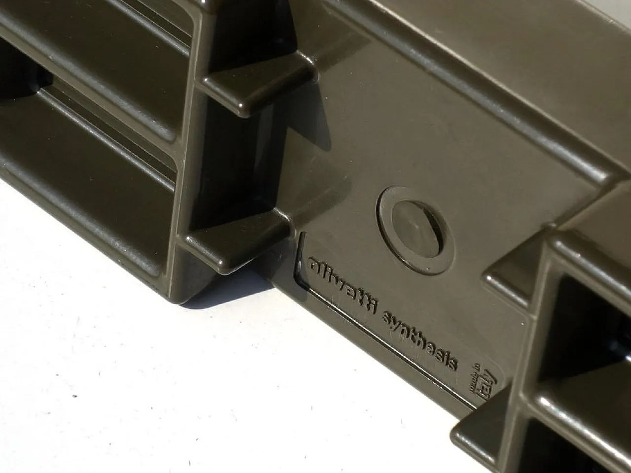Portalettere sintetico di Ettore Sottsass per Olivetti, anni '70 6