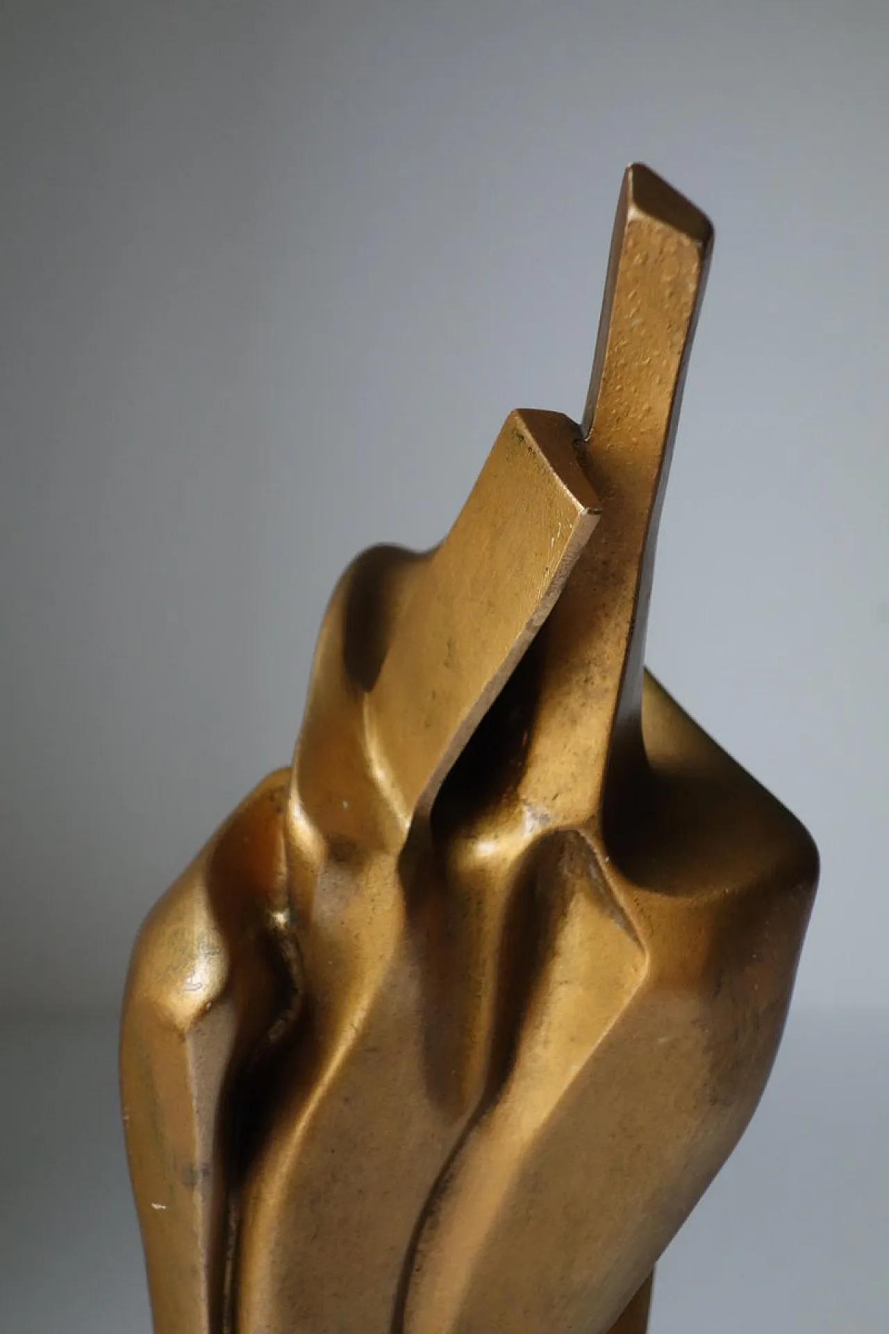 Scultura moderna in oro di Gianni Pinna, anni '70 3
