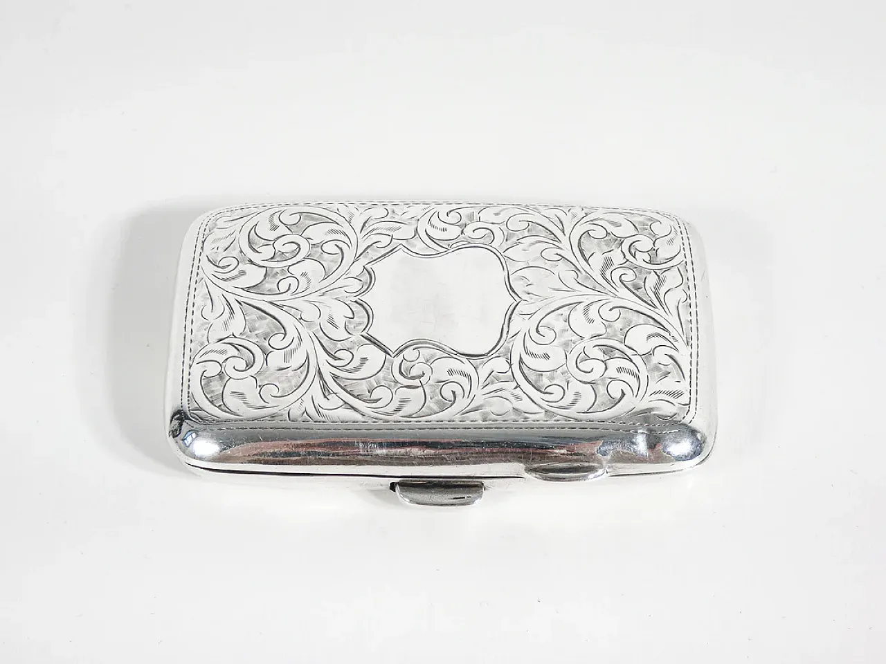 Chiselled sterling silver cigarette case, 1910s 2