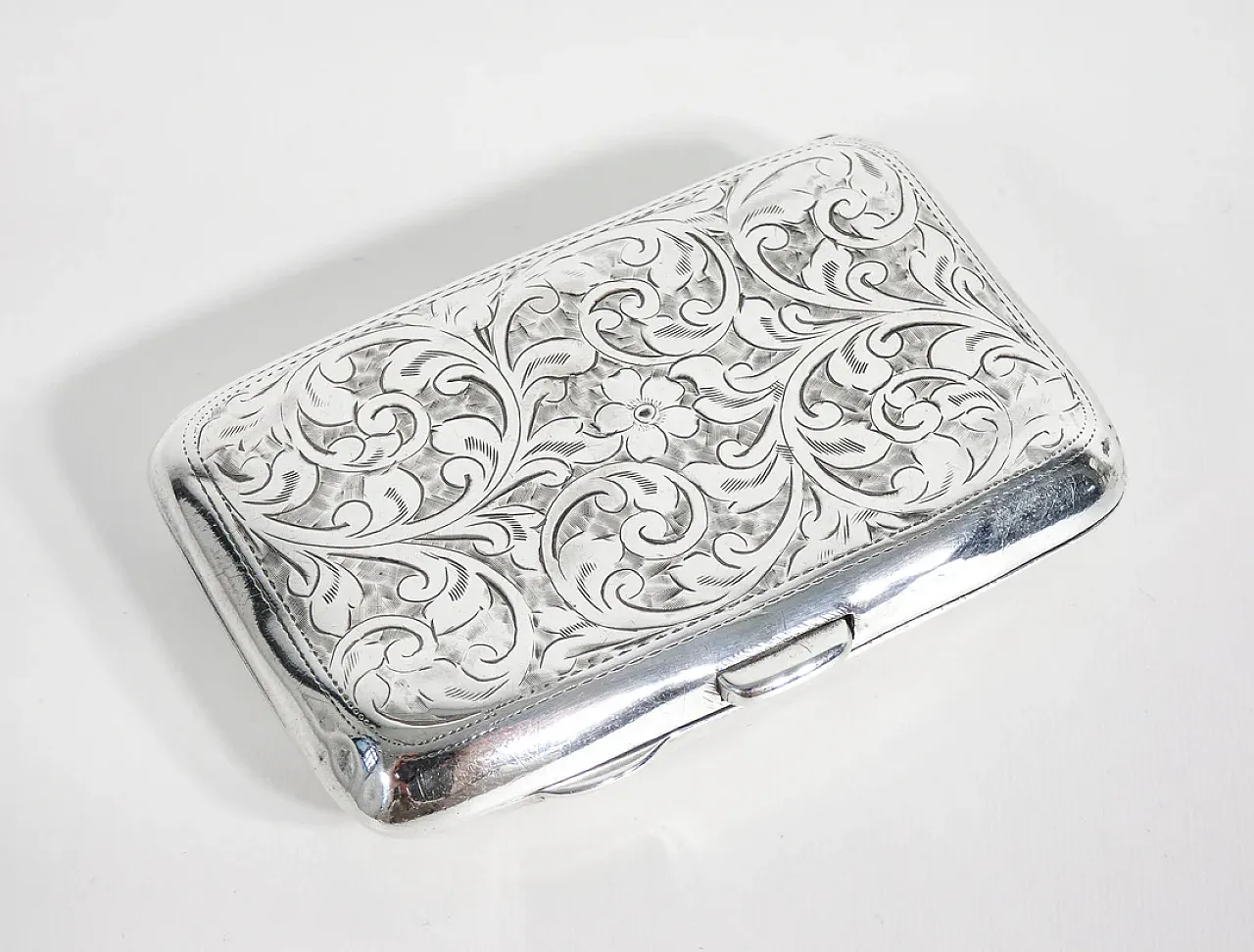 Chiselled sterling silver cigarette case, 1910s 6