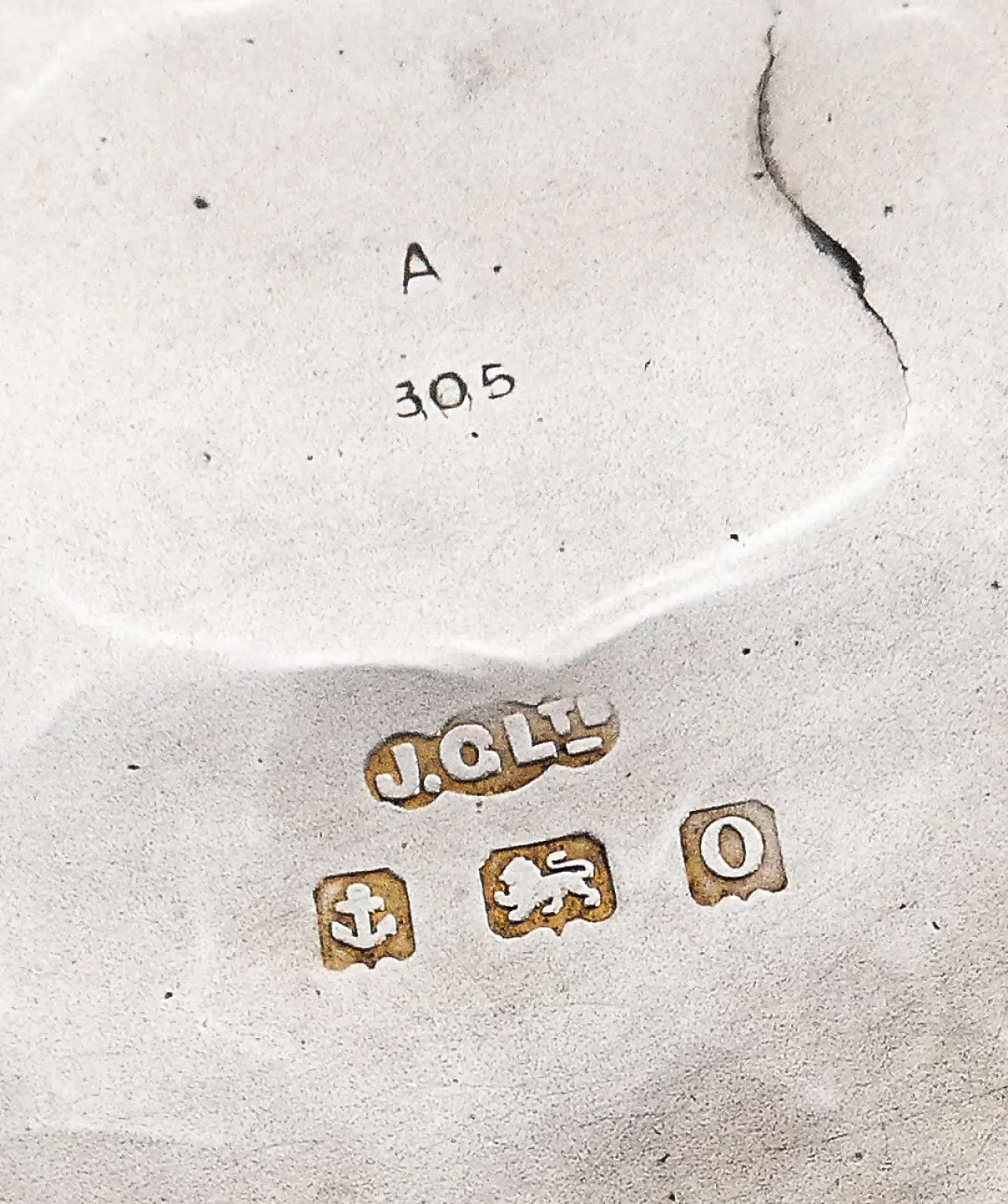 Chiselled sterling silver cigarette case, 1910s 10