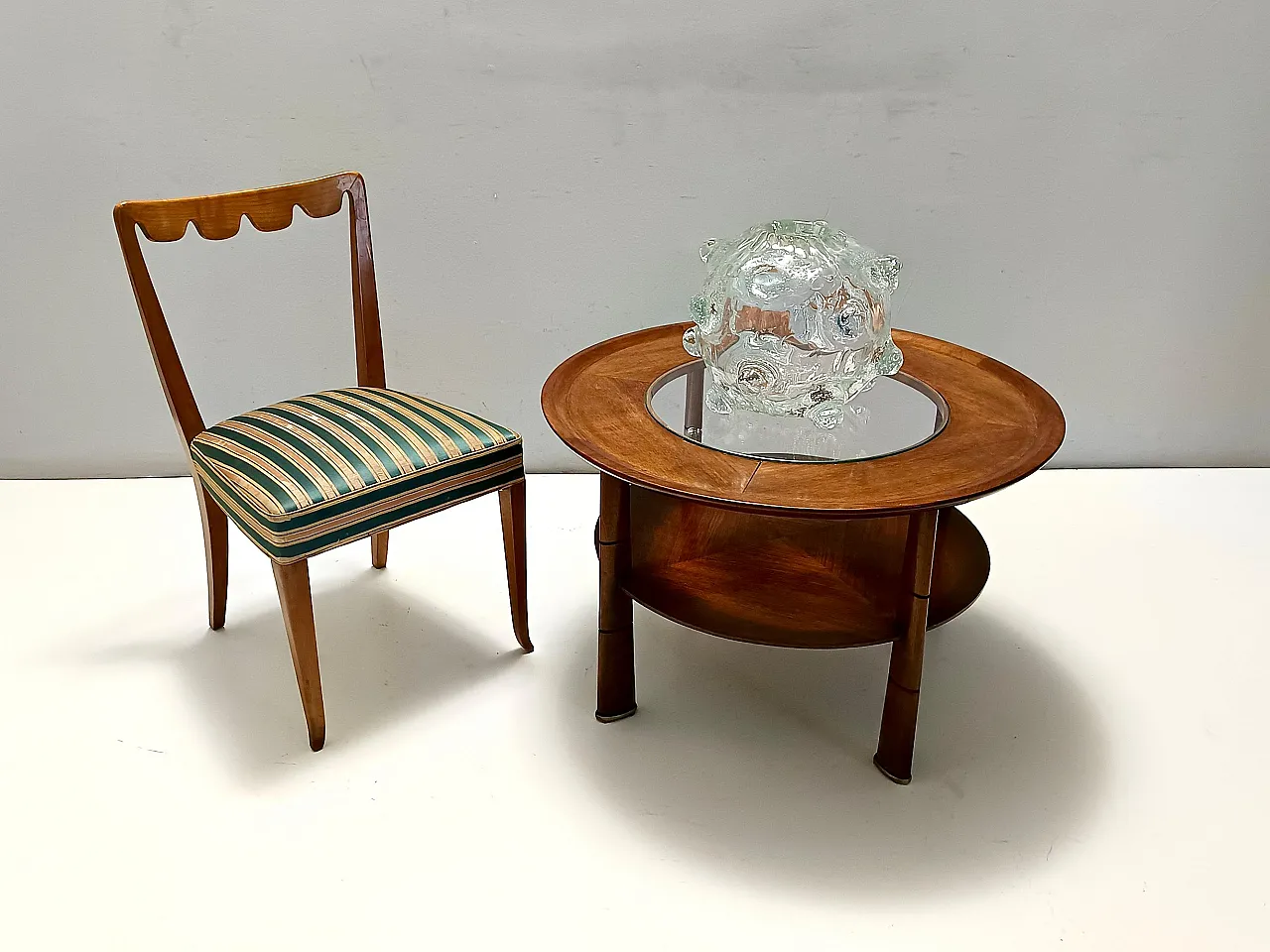 Tavolino rotondo in noce e cristallo attribuito a Paolo Buffa, 1950 2