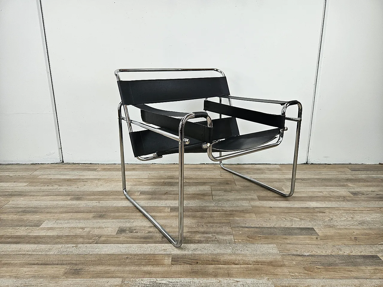 Armchair in chromed tubular and black leather, 70s 1