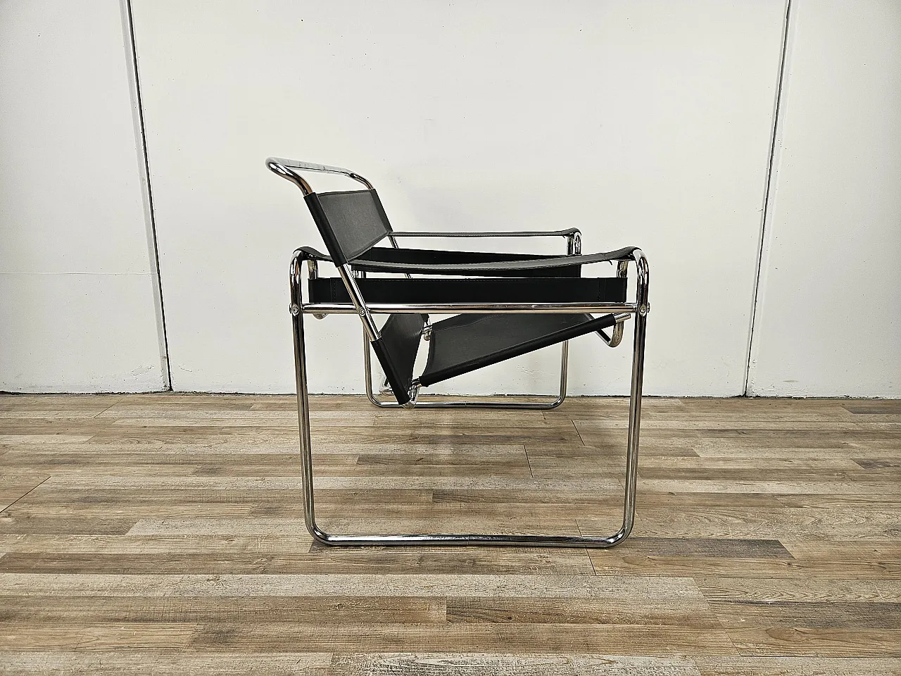 Armchair in chromed tubular and black leather, 70s 2