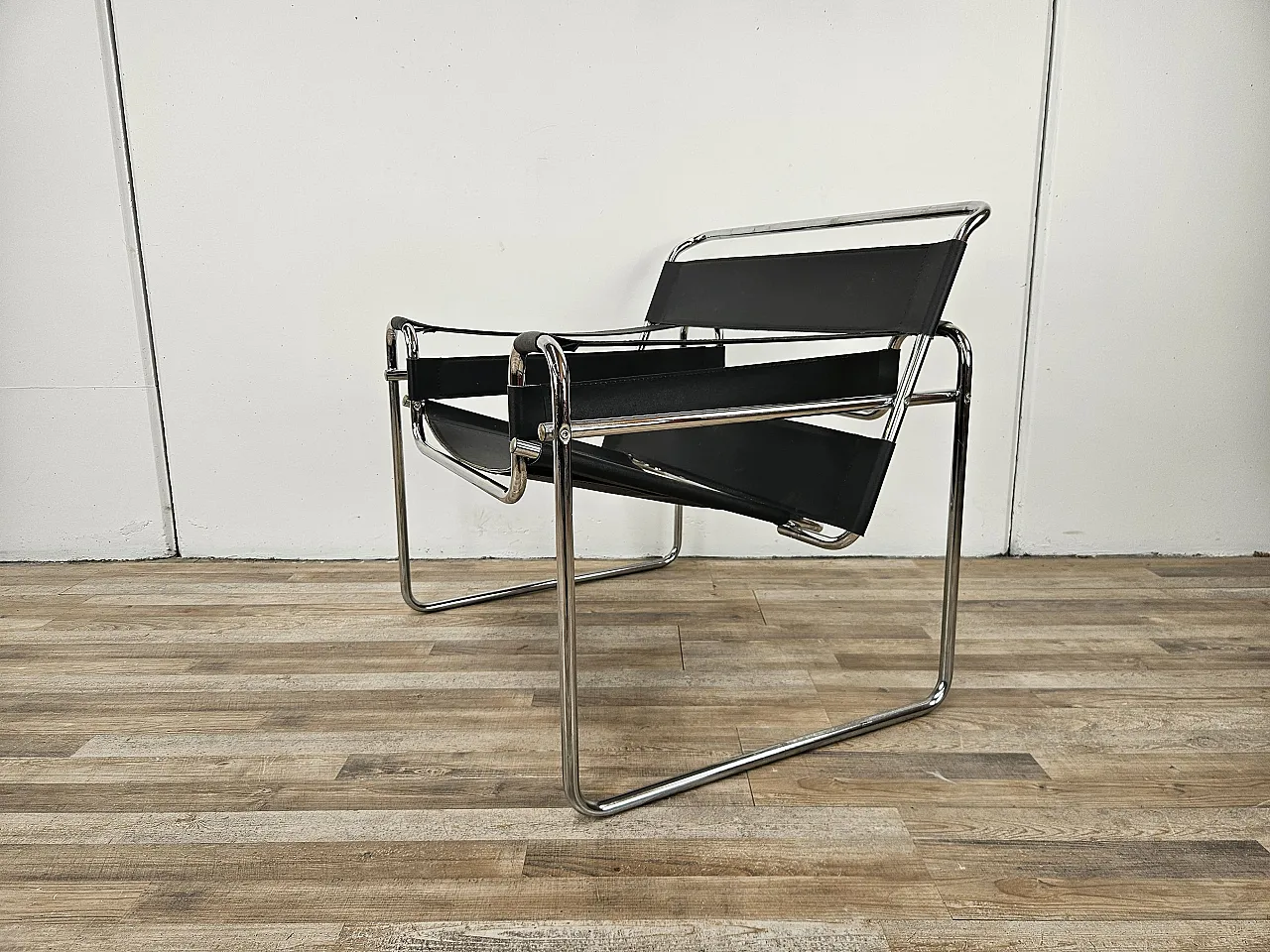 Armchair in chromed tubular and black leather, 70s 5