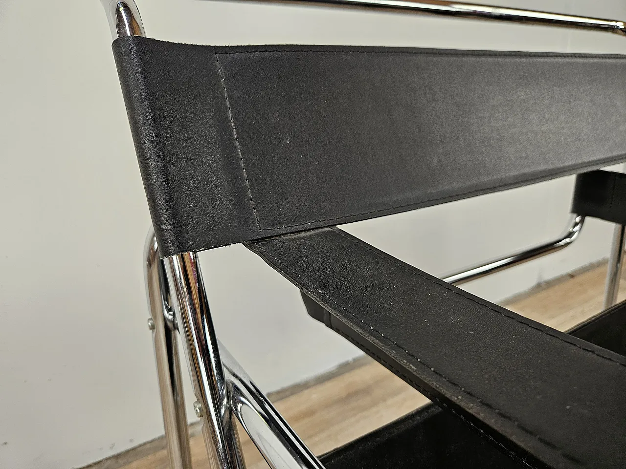 Armchair in chromed tubular and black leather, 70s 8