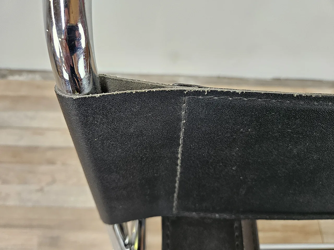 Armchair in chromed tubular and black leather, 70s 9