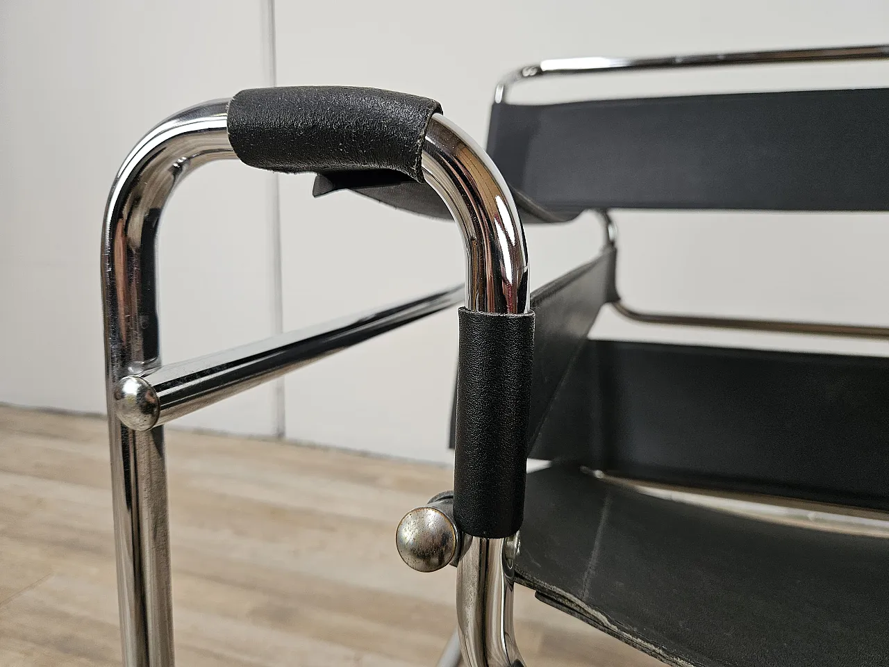 Armchair in chromed tubular and black leather, 70s 11