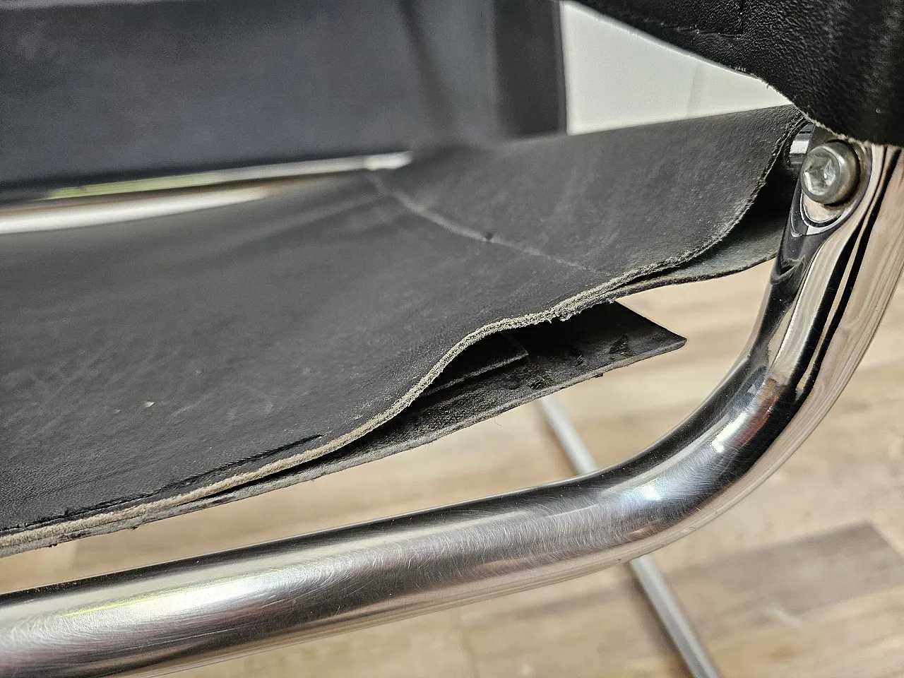 Armchair in chromed tubular and black leather, 70s 14