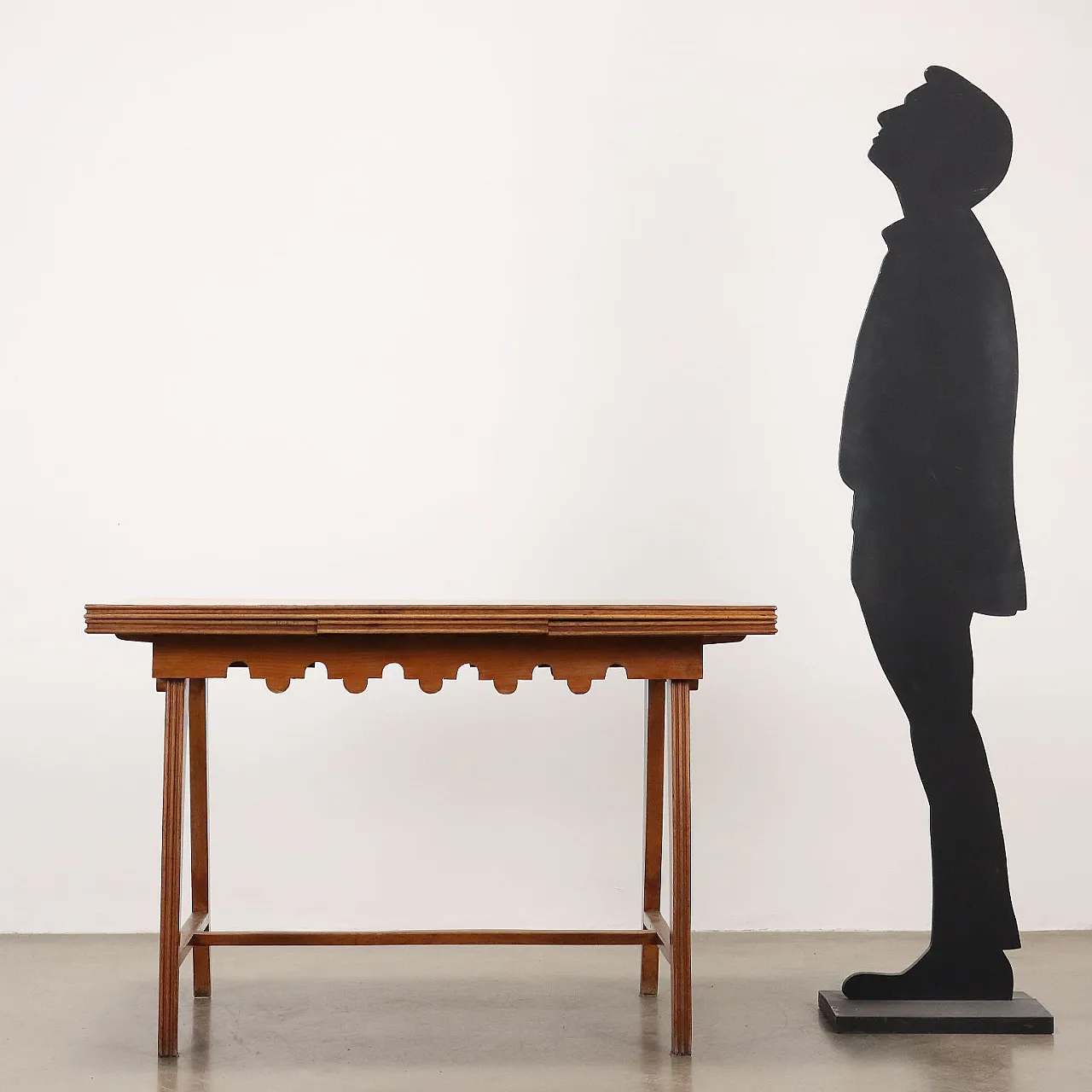 Tavolo allungabile con grembiule mosso, anni '50 2