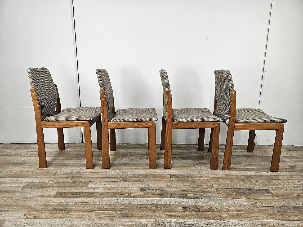4 Italian chairs in oak and fabric, 1970s 2