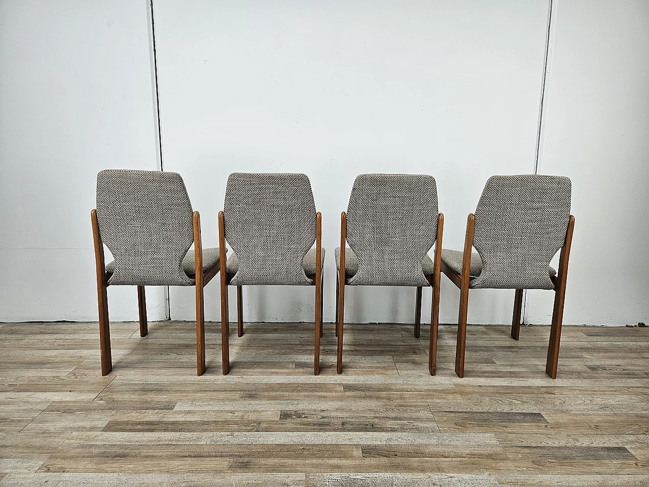 4 Italian chairs in oak and fabric, 1970s 3