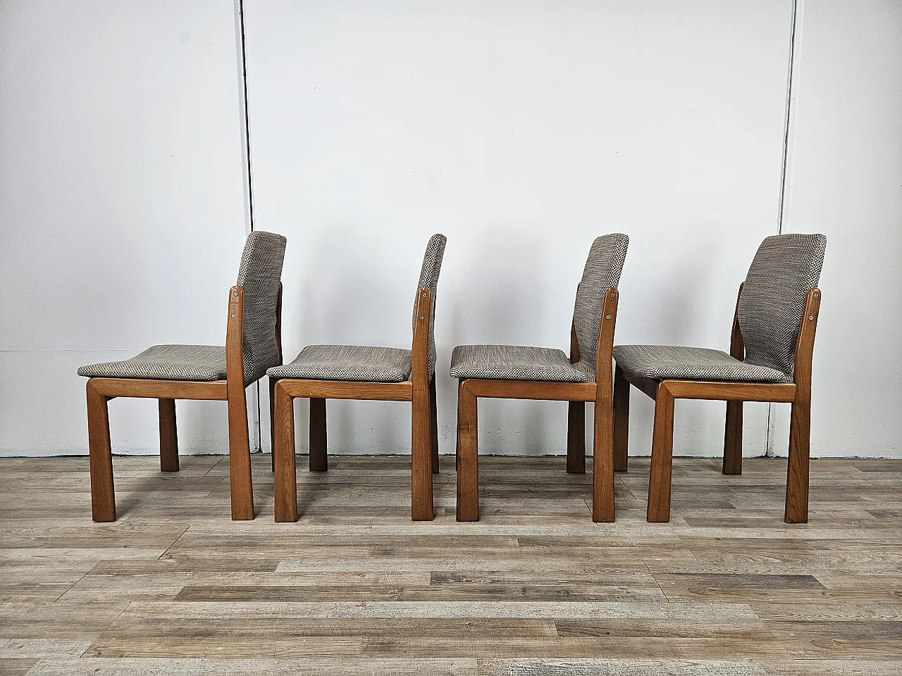 4 Italian chairs in oak and fabric, 1970s 4