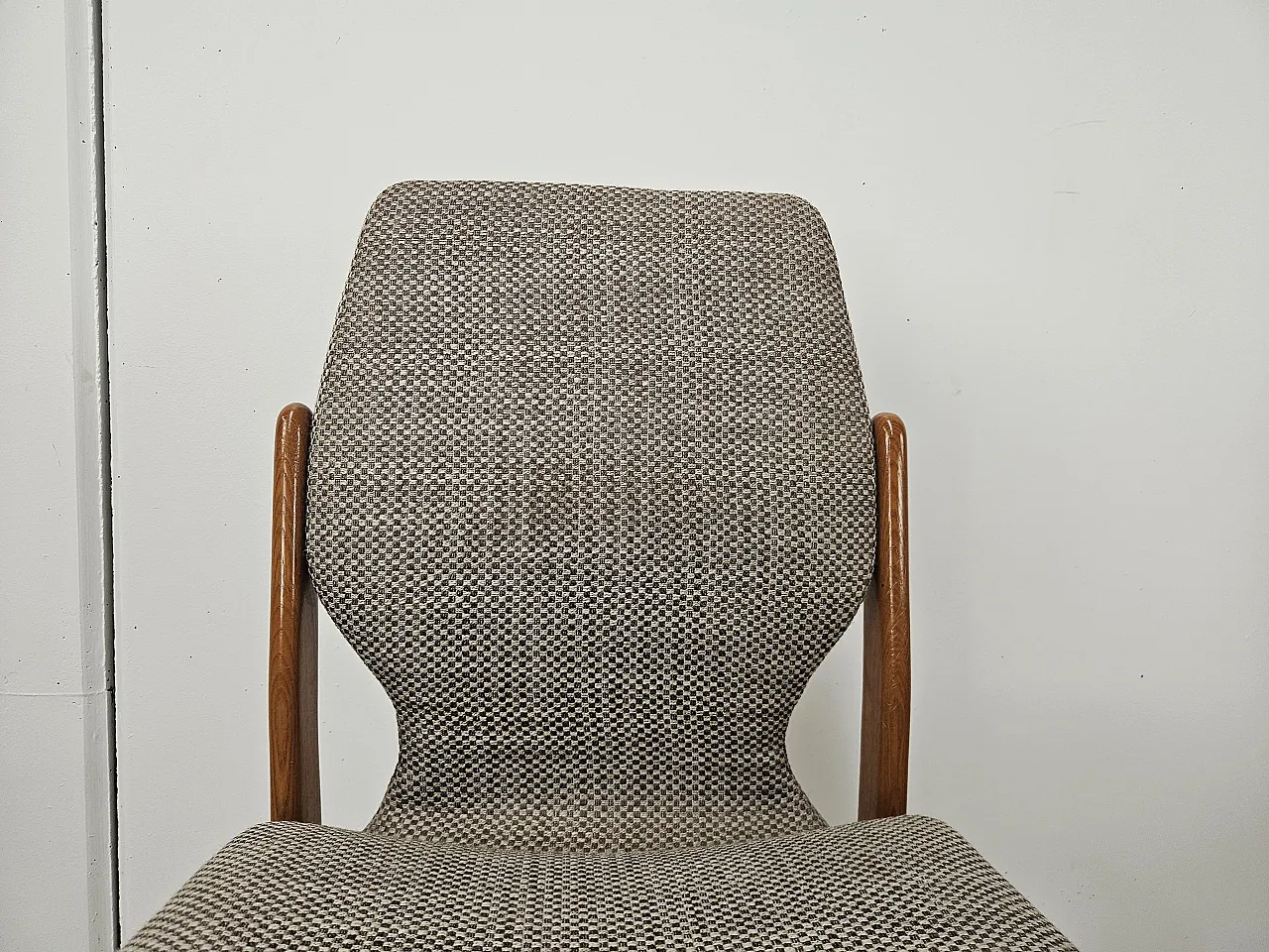 4 Italian chairs in oak and fabric, 1970s 6