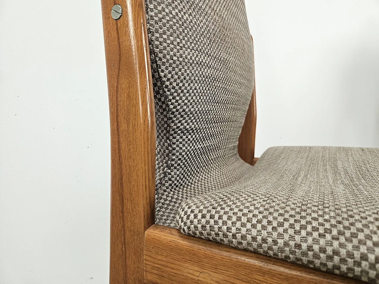4 Italian chairs in oak and fabric, 1970s 9