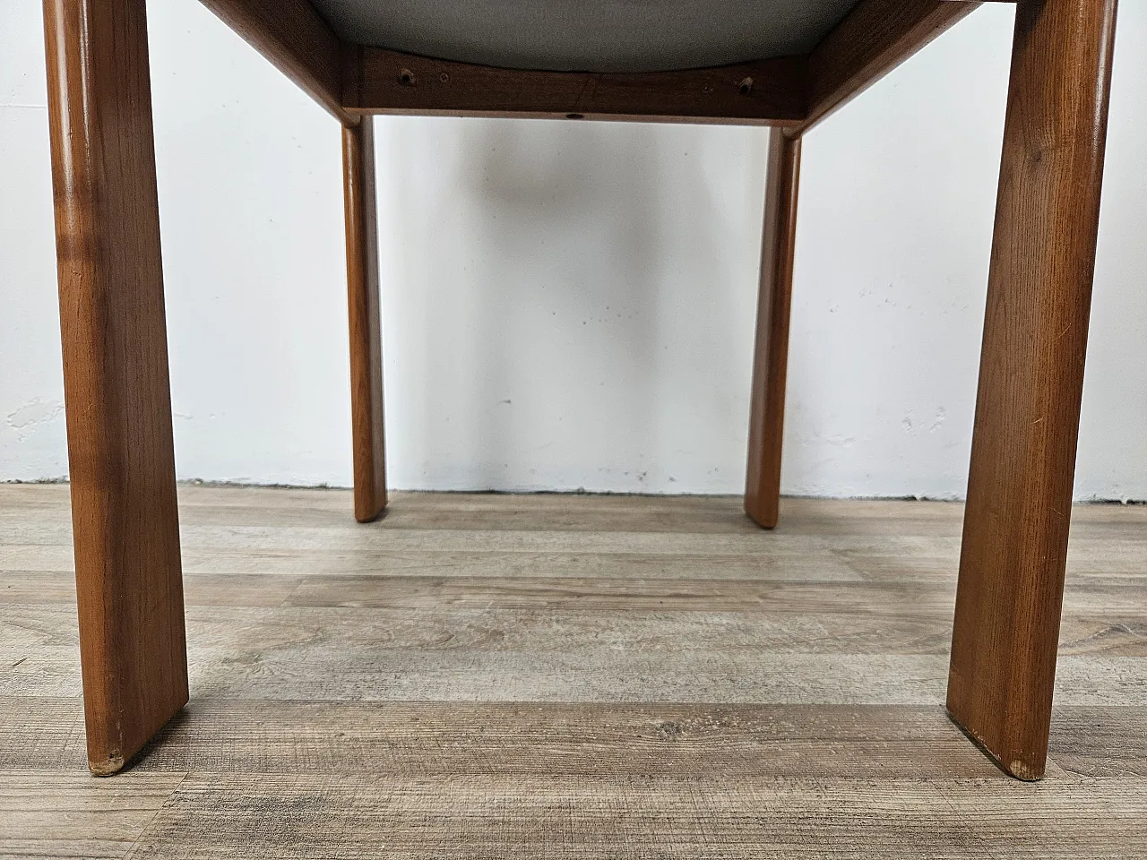 4 Italian chairs in oak and fabric, 1970s 12