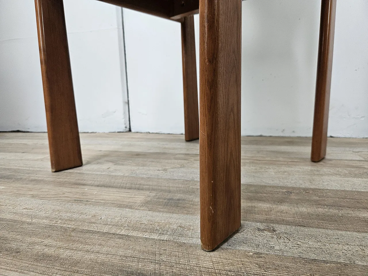 4 Italian chairs in oak and fabric, 1970s 13