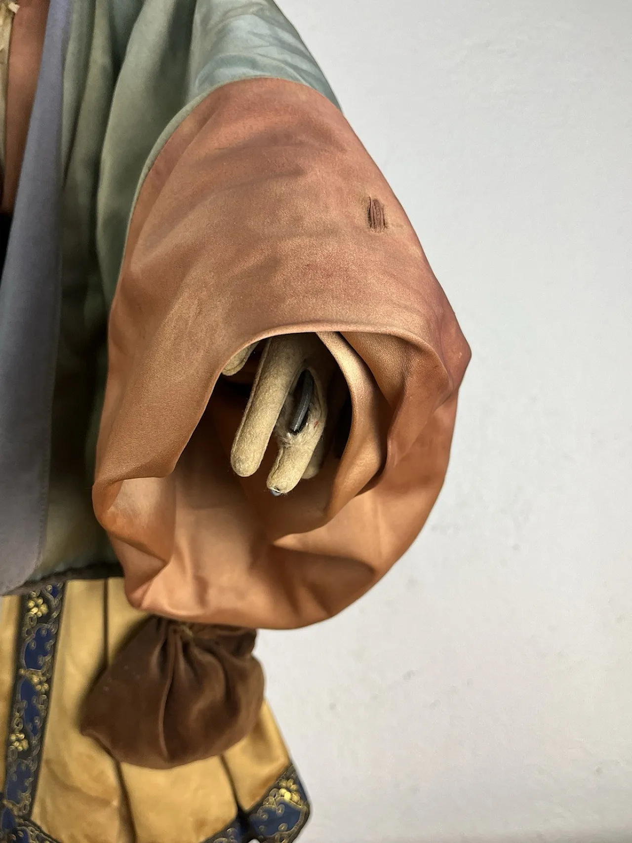 Pair of Japanese metal and fabric mannequins, 1960s 9