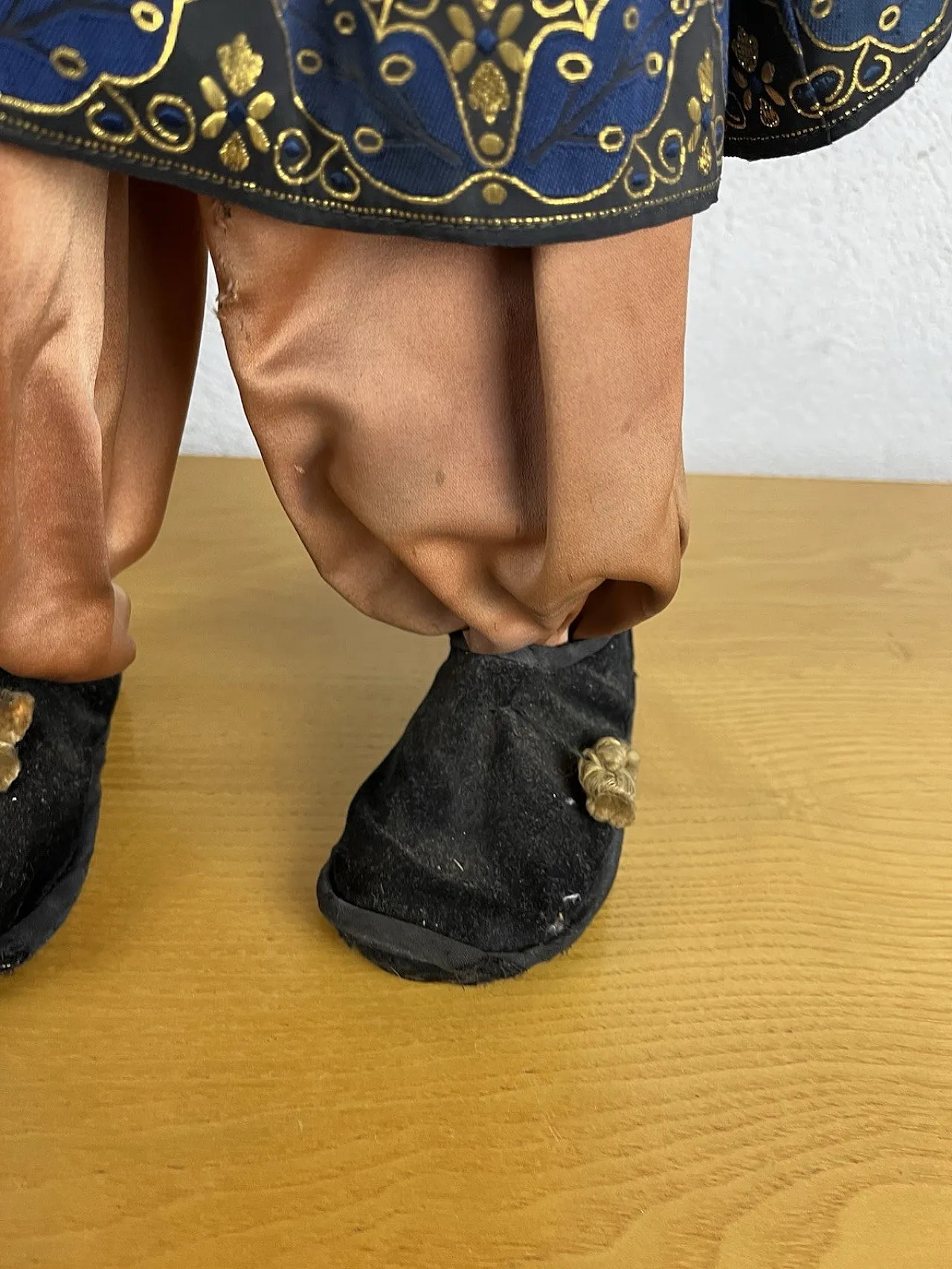 Pair of Japanese metal and fabric mannequins, 1960s 10