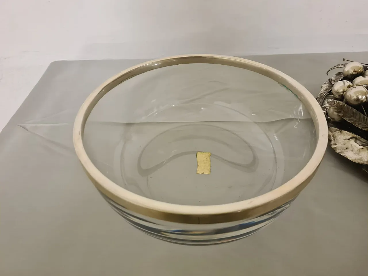 Centerpiece with silver lid, 3