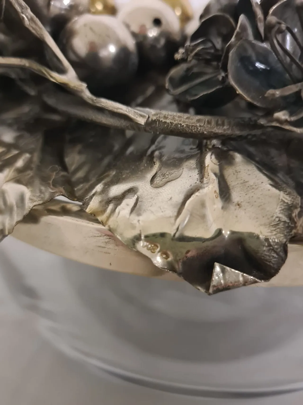 Centerpiece with silver lid, 15