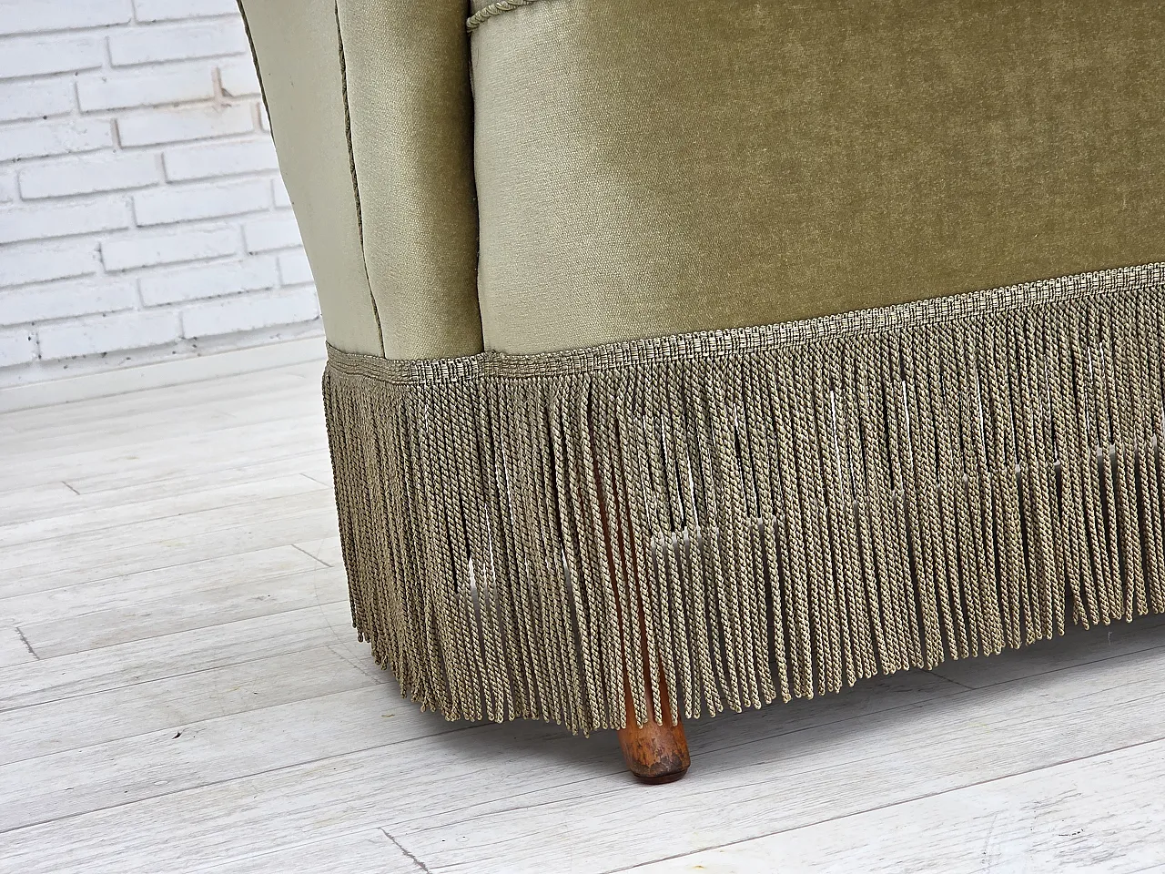 Divano danese a 2 posti, velluto verde, gambe in faggio, Anni '60 5