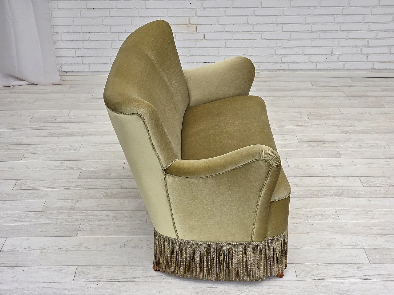 Divano danese a 2 posti, velluto verde, gambe in faggio, Anni '60 10